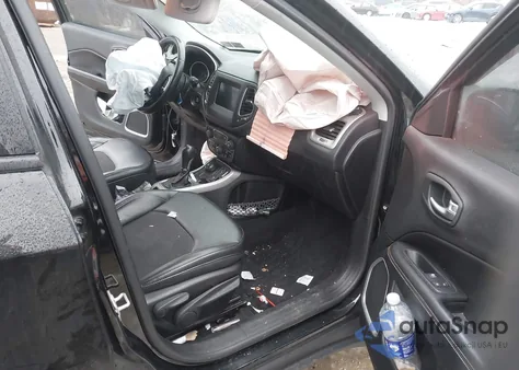 2018 Jeep Compass Latitude 4X4 z USA, uszkodzony, nr VIN 3C4NJDBB2JT434000